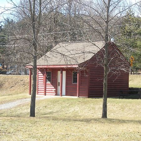 Loudonville Mohican Little Brown Inn מראה חיצוני תמונה